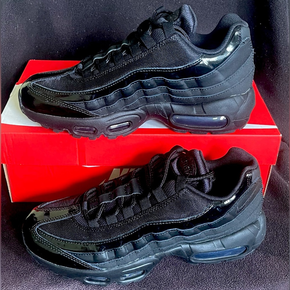 NIKE WMNS AIR MAX 95 307960 010 Black/Black Patent Women’s Running Shoes Size 8